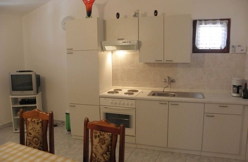 Supetarska Draga Apartment | Apartment Yellow in the close vicinity