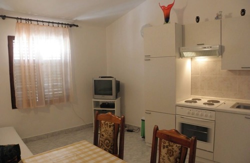 Supetarska Draga Apartment | Apartment Yellow in the close vicinity