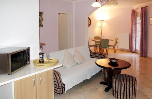 Valbandon Apartment | Apartment Zwei Rosen - PUL555 by Interhome