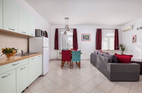 Kraljevica Apartment | Apartments and Room Slavica (68421-A1) - Kraljevica