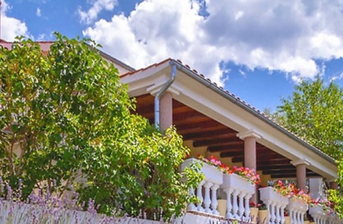 Njivice Apartment | Apartments and rooms Petrica, (13274), Njivice, hr