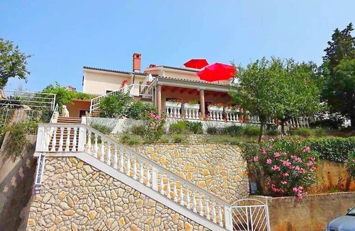 Njivice Apartment | Apartments and rooms Petrica, (13274), Njivice, hr