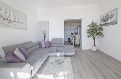 Ploce Apartment | Apartments Isabora - Two-Bedroom Apartment with Terrace and Partial Sea View (Nea)