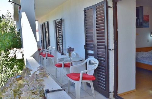 Lopar Apartment | Apartments Jug - Comfort Studio Apartment with Balcony and Sea View