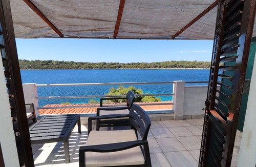 Blato Apartment | Apartments Karbuni By The Sea - One Bedroom apartment with Terrace and Sea View (A4)