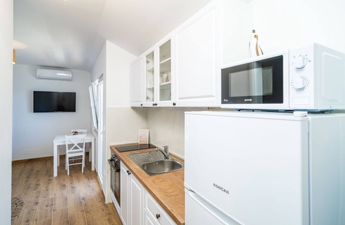 Lozica Apartment | Apartments Lovro - One bedroom apartment with Balcony and Sea View