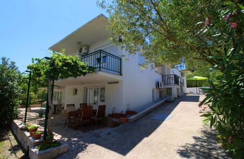 Drace Apartment | Apartments Neven - Two Bedroom Apartment with Terrace and Partial Sea View (A1)
