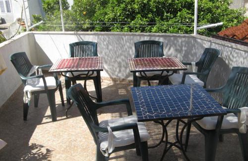Cove Tri Zala (Zrnovo) House | Apartments & Room Nina