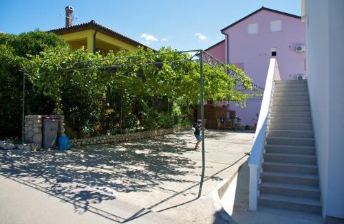 Banjol Apartment | Apartments Slavica