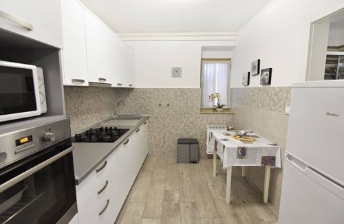 Murine Apartment | App Erin with 2 Bathrooms, 2 Air Conditioning Units, and a Terrace