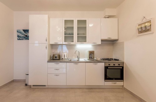 Znjan Apartment | Aquamarine Apt, Pool & Sea View in Belo Horizonte