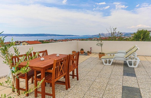 Kastel Gomilica House | Awesome home in Kastel Gomilica with WiFi