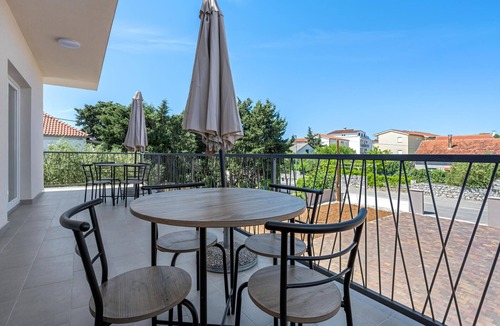 Pirovac House | Awesome home in Pirovac with kitchen