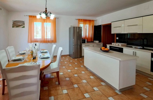 Sikici House | Awesome home in Pula with WiFi
