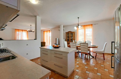 Sikici House | Awesome home in Pula with WiFi