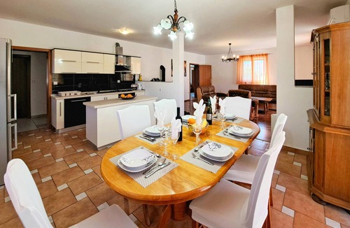 Sikici House | Awesome home in Pula with WiFi