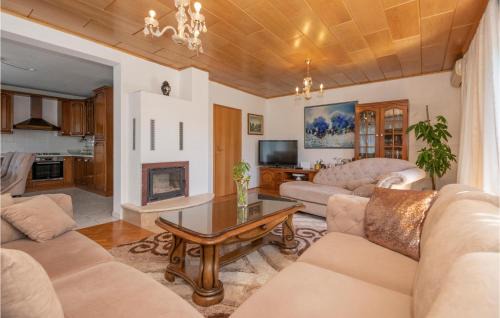 Zmijavci House | Awesome Home In Zmijavci