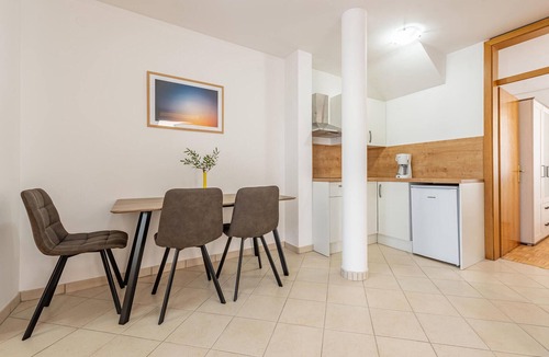 Kosljun Apartment | Beach front apartment in Kosljun with WiFi