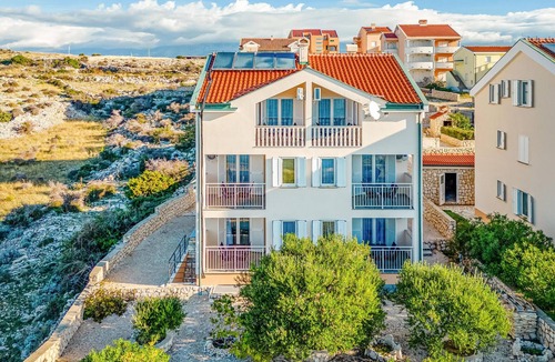Kosljun Apartment | Beach front apartment in Kosljun with WiFi