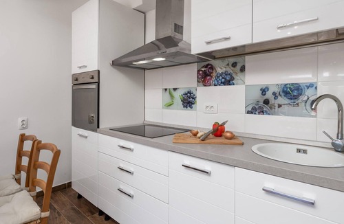 Cres Apartment | Beach front apartment in Cres with WiFi