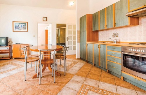 Banjol Apartment | Beach front apartment in Banjol with WiFi