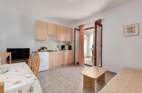 Krk Apartment | Beach front apartment in Krk with WiFi