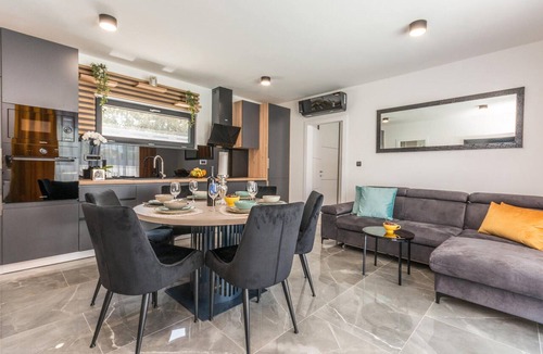 Biograd na Moru House | Beach front home in Biograd