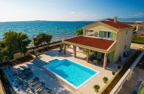 Privlaka Villa | Beach front villa with heated pool, jacuzzi, fantastic view, the sound of the waves - by Traveler tourist agency Krk ID 2404