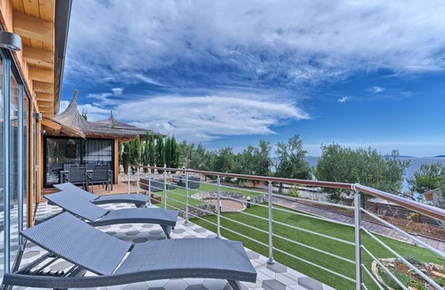 Jezera Villa | Beachfront Villa New Horizons II