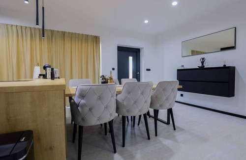 Klek Villa | Beautiful 3-bedroom Villa Truman in charming Klek, Dubrovnik-Neretva County.