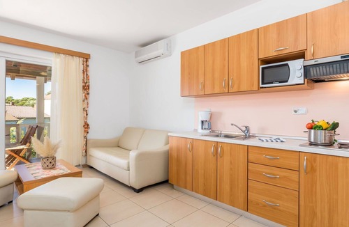 Kampor Apartment | Beautiful apartment for 4 guests with WIFI, pool, A/C, TV and terrace