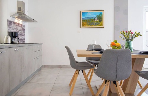 Vratarusa Apartment | Beautiful apartment for 4 people with WIFI, A/C, TV and patio