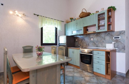 Senj Apartment | Beautiful apartment for 4 guests with A/C, WIFI, TV, terrace and pets allowed