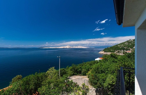 Senj Apartment | Beautiful apartment for 4 guests with A/C, WIFI, TV, terrace and pets allowed