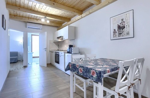 Lovrecica Apartment | Beautiful apartment for 4 people with A/C, WIFI, TV and terrace
