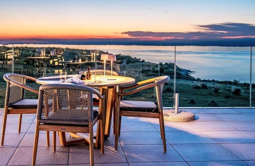 Savudrija Apartment | Beautiful apartment for 4 guests with A/C, hot tub, WIFI, pool, TV, terrace and pets allowed