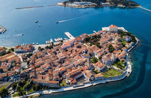 Veleniki Apartment | Beautiful apartment for 5 guests with WIFI, pool, A/C, TV, terrace, pets allowed and parking