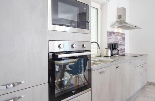 Vratarusa Apartment | Beautiful apartment for 6 people with A/C, WIFI, TV and patio