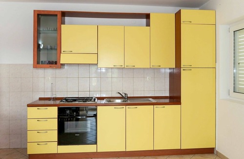 Vrbanj Apartment | Beautiful apartment for 5 people with WIFI, TV, balcony and pets allowed
