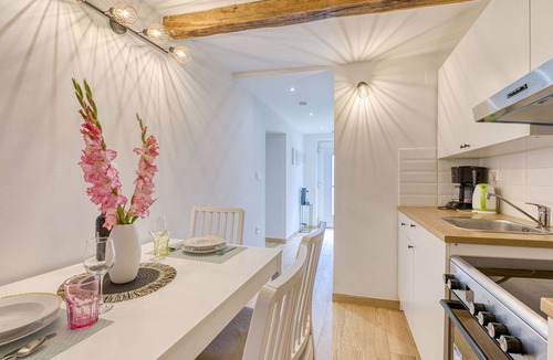 Rukavac Apartment | Beautiful apartment for 3 guests with WIFI, A/C, private pool, TV and terrace
