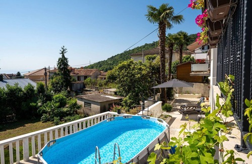 Rukavac Apartment | Beautiful apartment for 3 guests with WIFI, A/C, private pool, TV and terrace