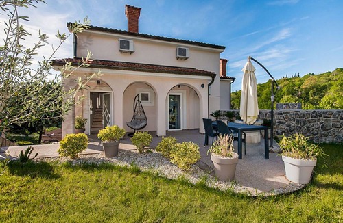 Kuceli Apartment | Beautiful apartment for 4 guests with pool, WIFI, hot tub, A/C, TV, terrace and panoramic view