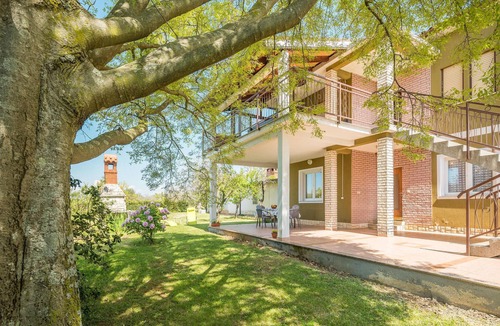 Lovrecica Apartment | Beautiful apartment in Lovrecica with WiFi