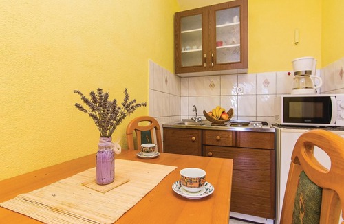 Pakostane Apartment | Beautiful apartment in Pakostane with WiFi