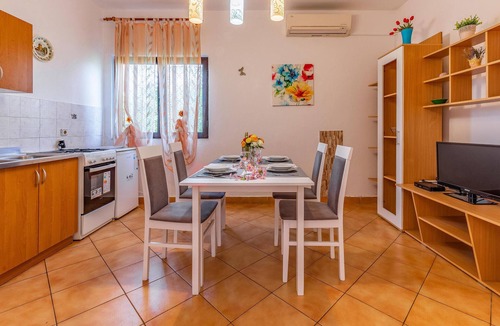 Sisan Apartment | Beautiful apartment in Liznjan with WiFi
