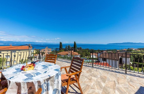 Opric Apartment | Beautiful apartment in Lovran with house sea view