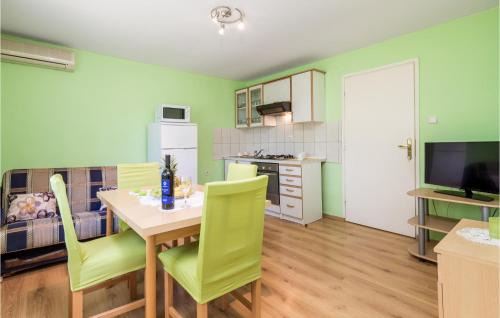 Licko Lesce Apartment | Beautiful Apartment In Otocac With Wifi