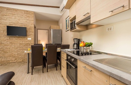 Kampor House | Beautiful apartment in villa for 6 guests with pool, A/C, WIFI, TV and terrace