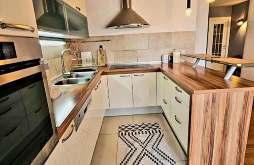 Znjan Apartment | Beautiful Apartment, Walk to Beach