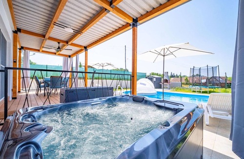Duga Resa House | Beautiful home in Cerovacki Galovici with sauna